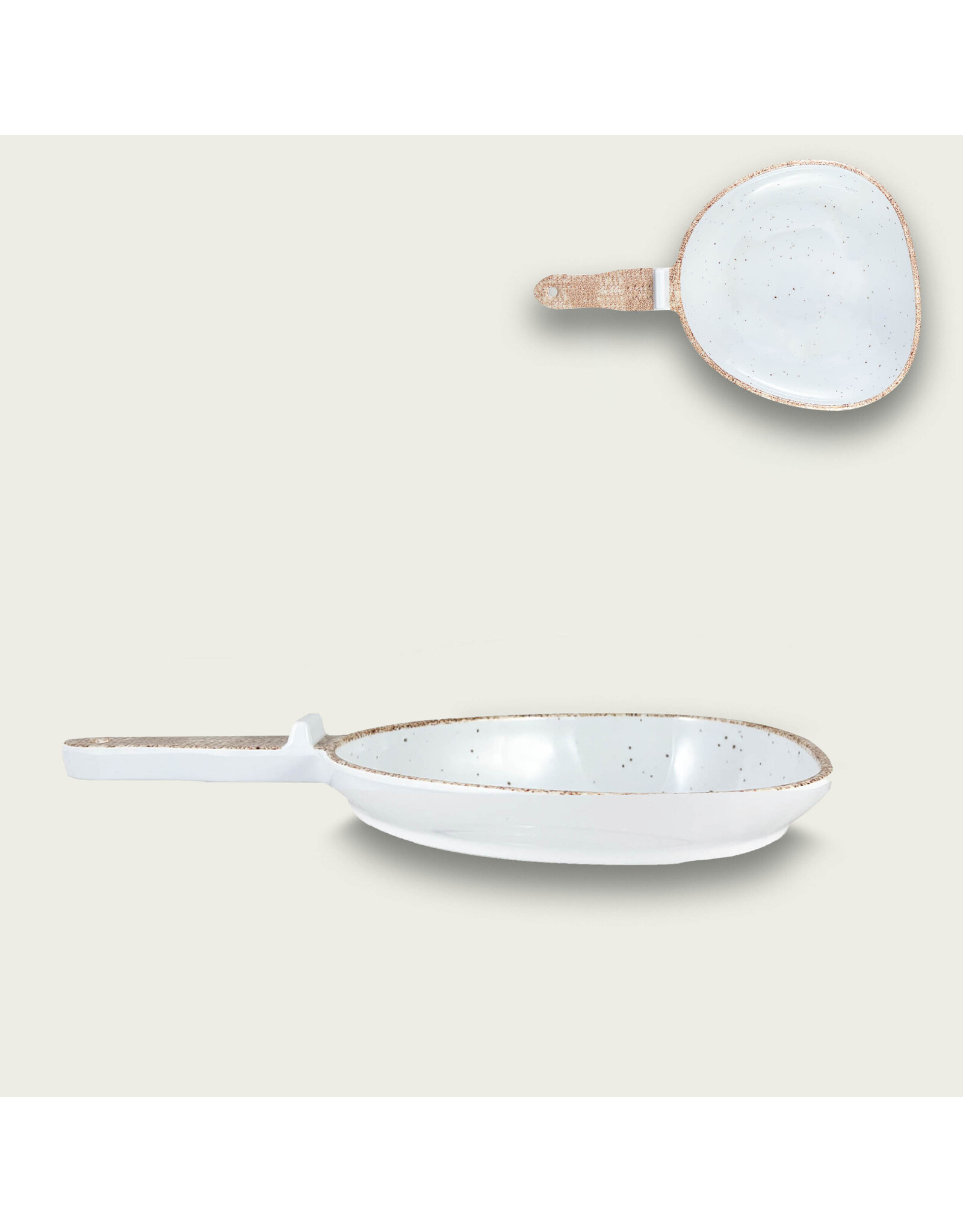 Arca Arca TIERRA White  Melamine serveerbord met handvat 37x26x4cm. De Tierra melamine collectie straalt eenvoud en authenticiteit uit. Ontdek de collectie in verschillende kleuren - wit, grijs en zandkleur