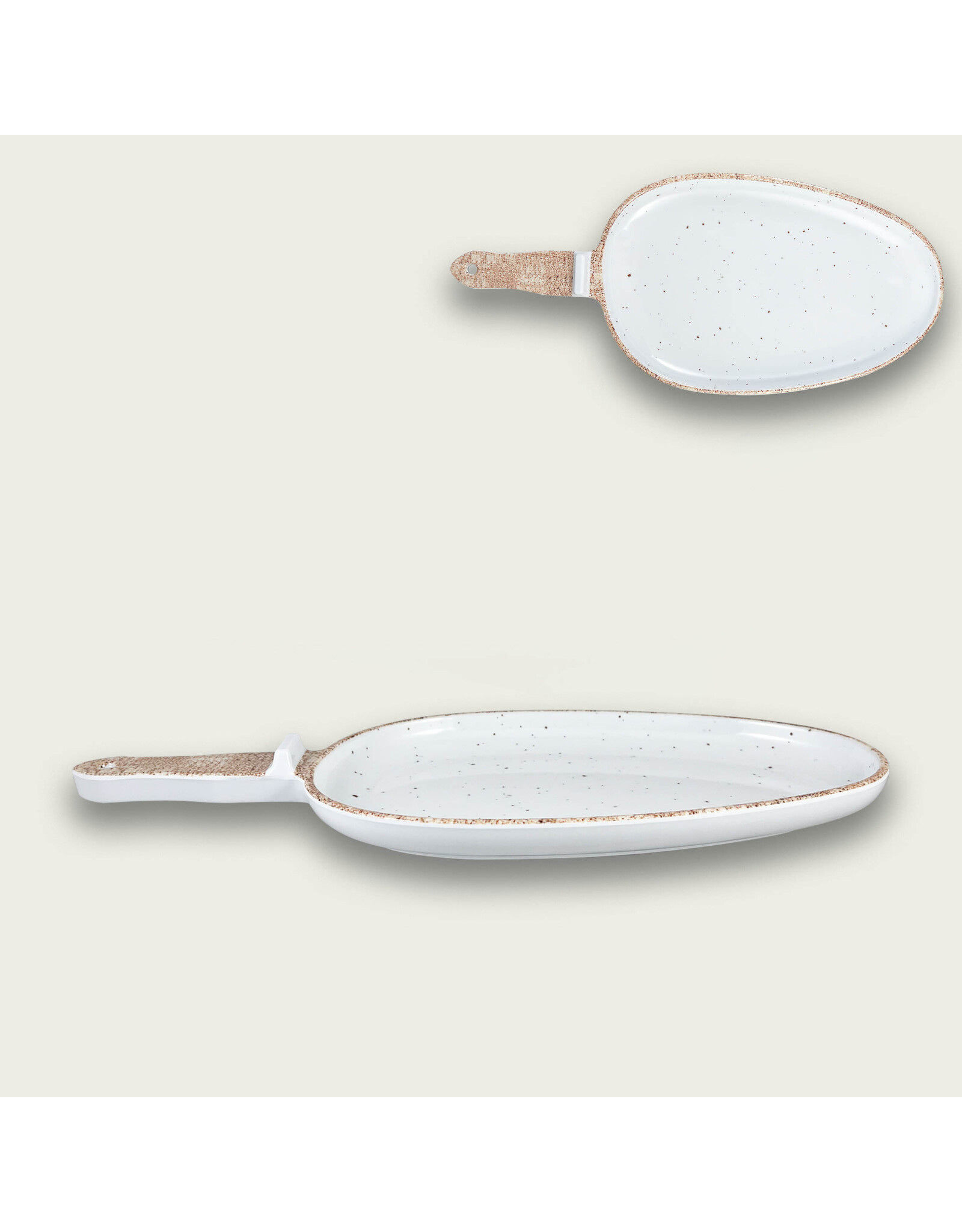 Arca Arca TIERRA White  Melamine serving dish with handle 38x17x4cm. The Tierra melamine collection exudes simplicity and authenticity. Discover the collection in different colours - white, grey and sand
