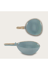 Arca Arca TIERRA Grey Melamine kom met handvat 31x21x8cm. De Tierra melamine collectie straalt eenvoud en authenticiteit uit. Ontdek de collectie in verschillende kleuren - wit, grijs en zandkleur