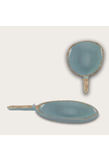 Arca Arca TIERRA Grey Melamine serving dish with handle 37x26x4cm. The Tierra melamine collection exudes simplicity and authenticity. Discover the collection in different colours - white, grey and sand