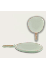 Arca Arca TIERRA Sand Melamine serveerbord met handvat 37x26x4cm. De Tierra melamine collectie straalt eenvoud en authenticiteit uit. Ontdek de collectie in verschillende kleuren - wit, grijs en zandkleur