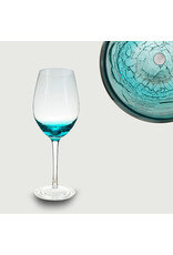 Arca Wijnglas  Arca Ice, helder/lichtblauw, 440ml, met een subtiel lichtblauw kleurverloop met een gecraqueleerde look onderaan