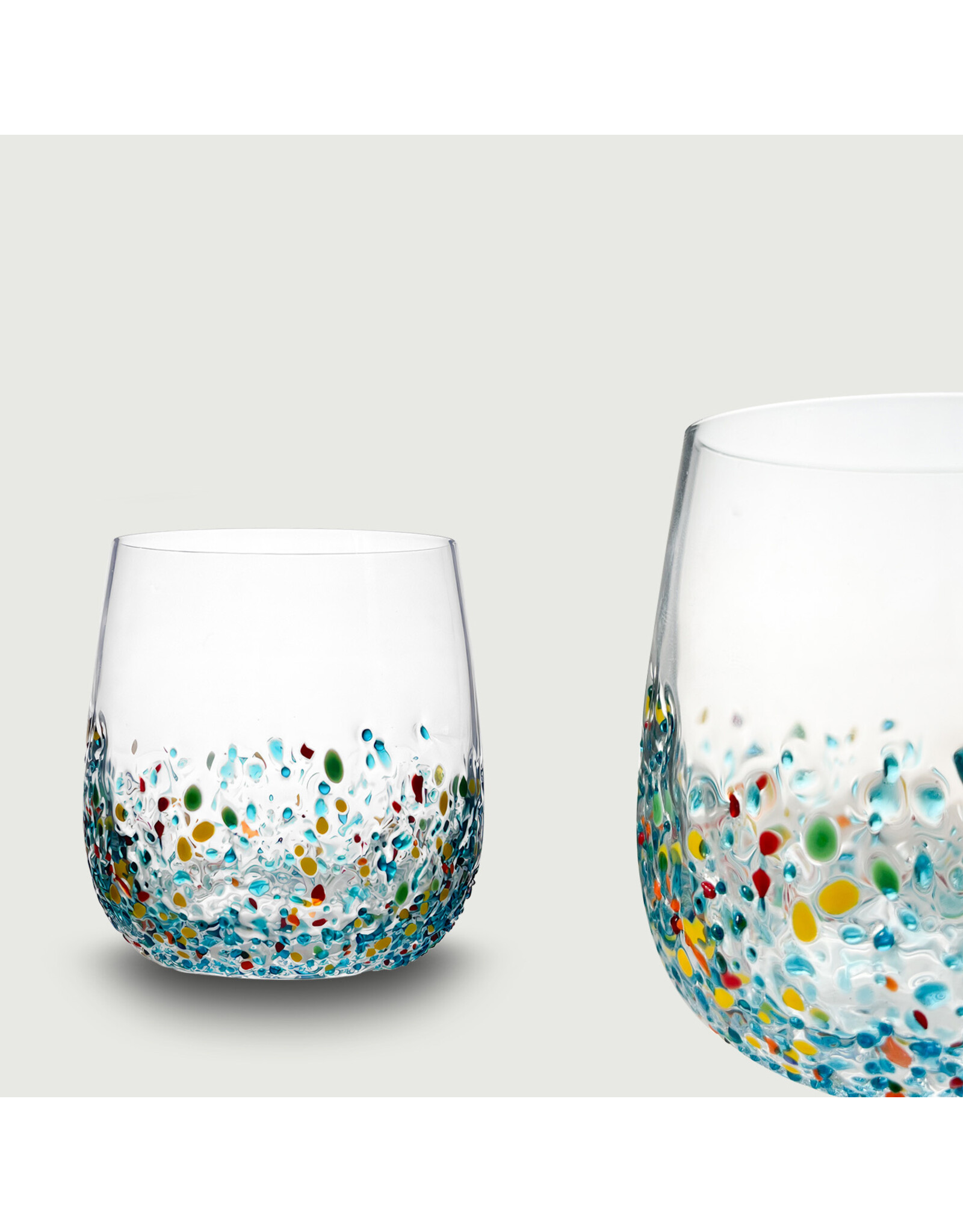 Arca Drinkglas Arca Spots, helder, 430ml, met vrolijk gekleurde spikkeltjes op de onderste helft van het glas