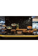 Stylepoint Stalen draadmand goud 30x11.5cm. Deze sterke maar elegante draadmand is ideaal voor het presenteren van ambachtelijk brood, vers fruit of andere lekkernijen