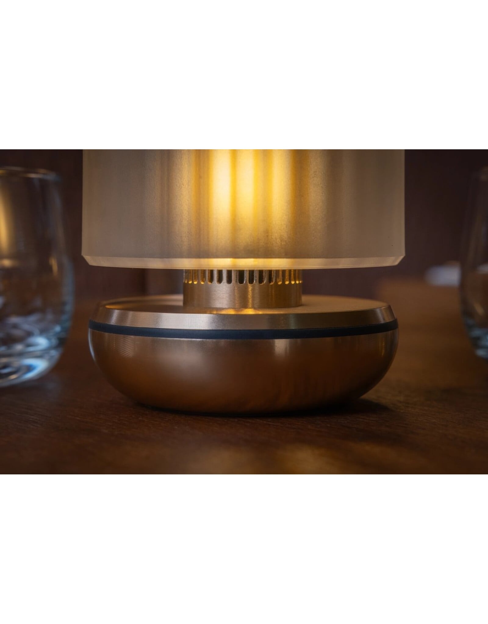 Humble Humble Firefly Horeca Table Light Gold Frosted, met zeer lange brandduur tot 140u