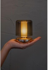 Humble Humble Firefly Horeca Table Light Gold Smoked, met zeer lange brandduur tot 140u