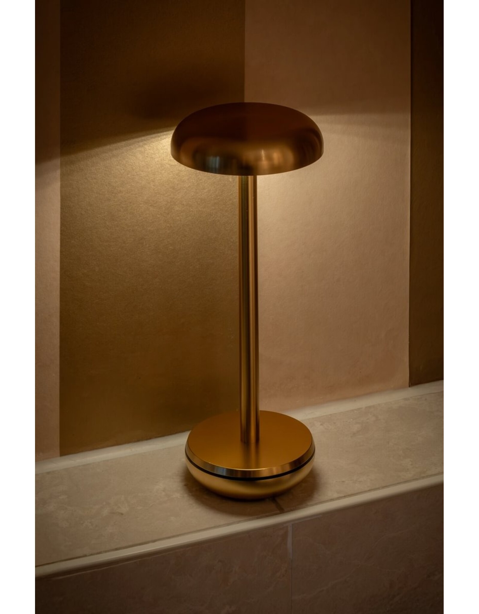 Humble Humble Air Horeca Table Light Gold, met zeer lange brandduur tot 140u