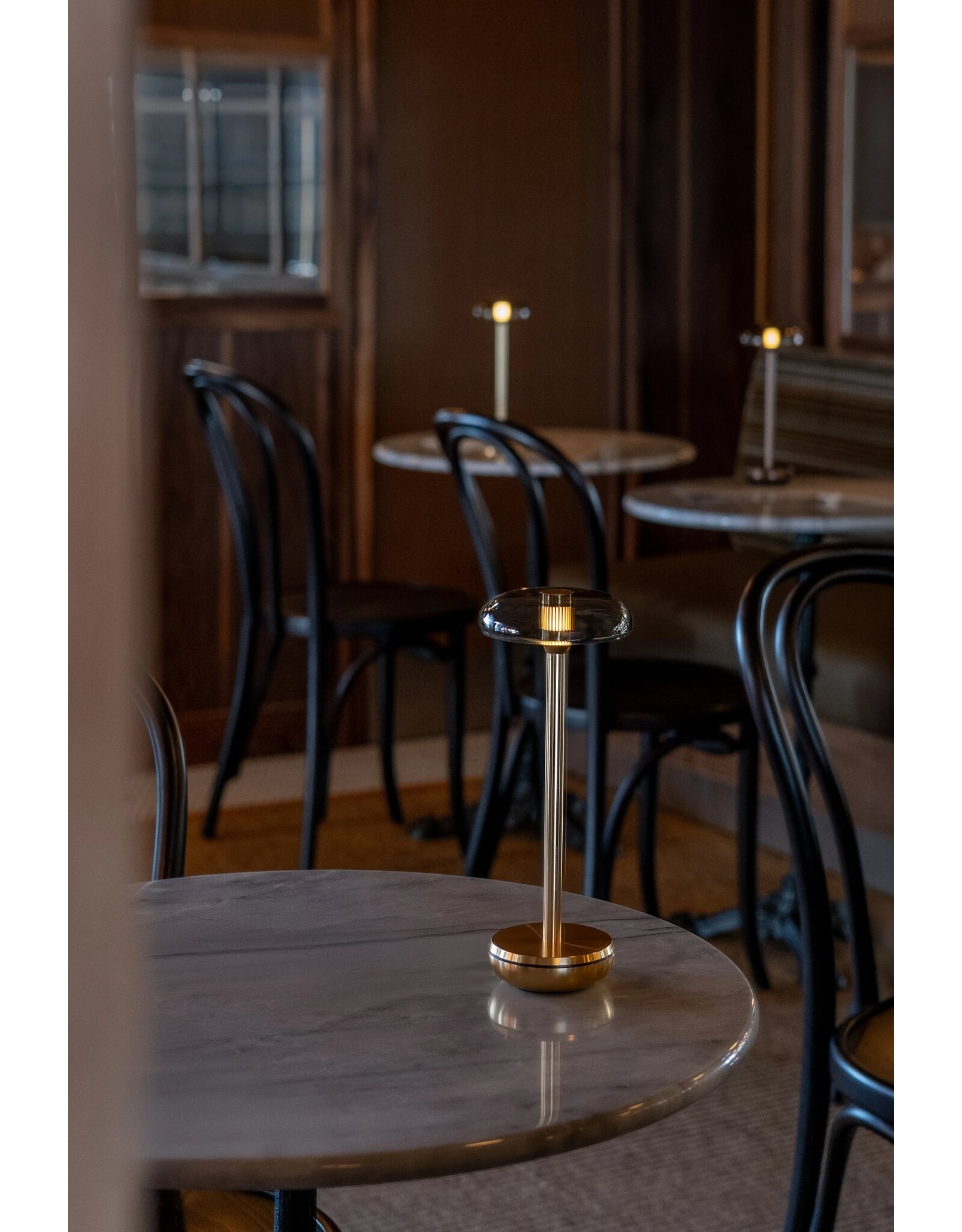 Humble Humble Air Horeca Table Light Gold PC Smoked, met zeer lange brandduur tot 140u