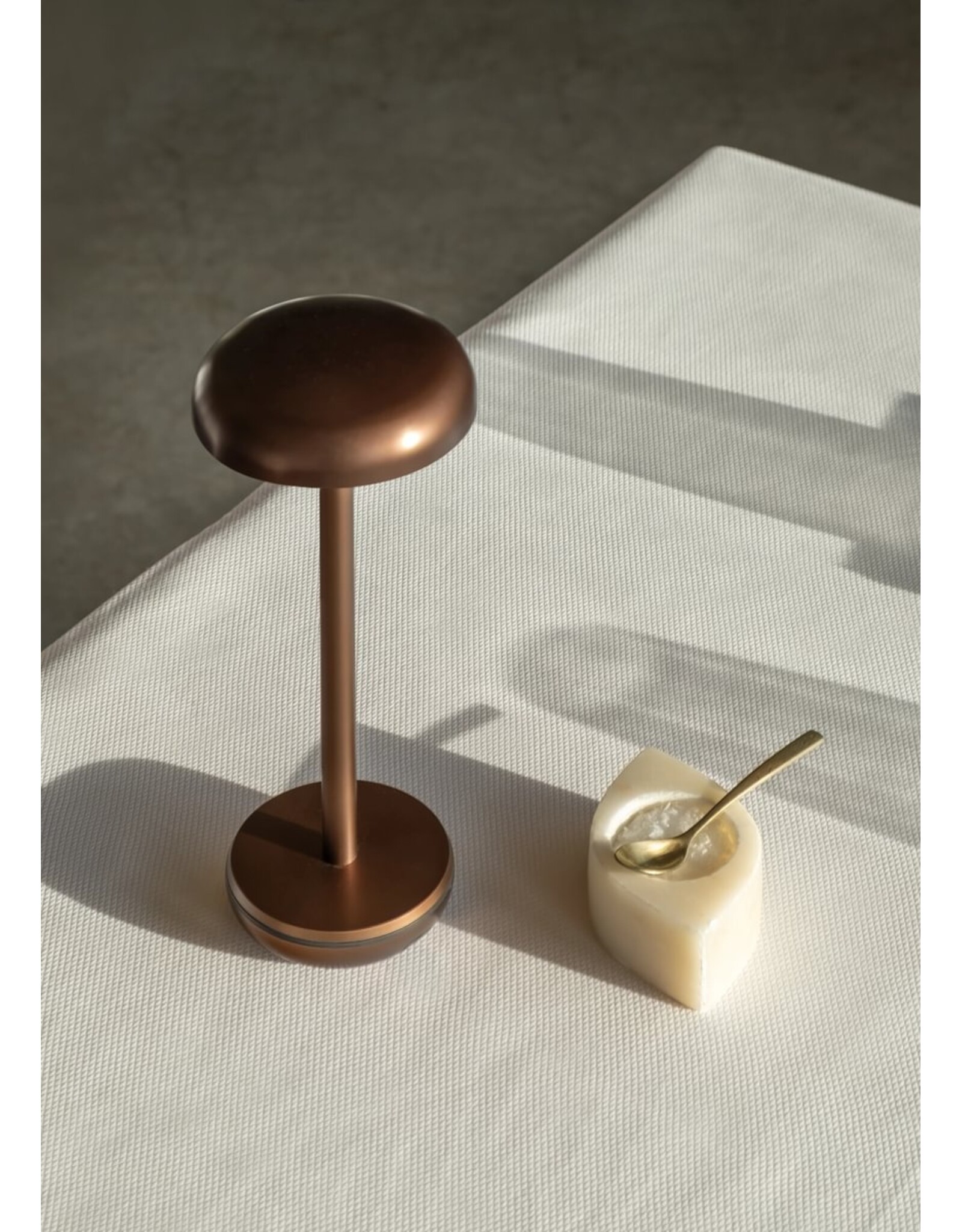 Humble Humble Air Hospitality Table Light Bronze, with very long burning time up till 140hrs