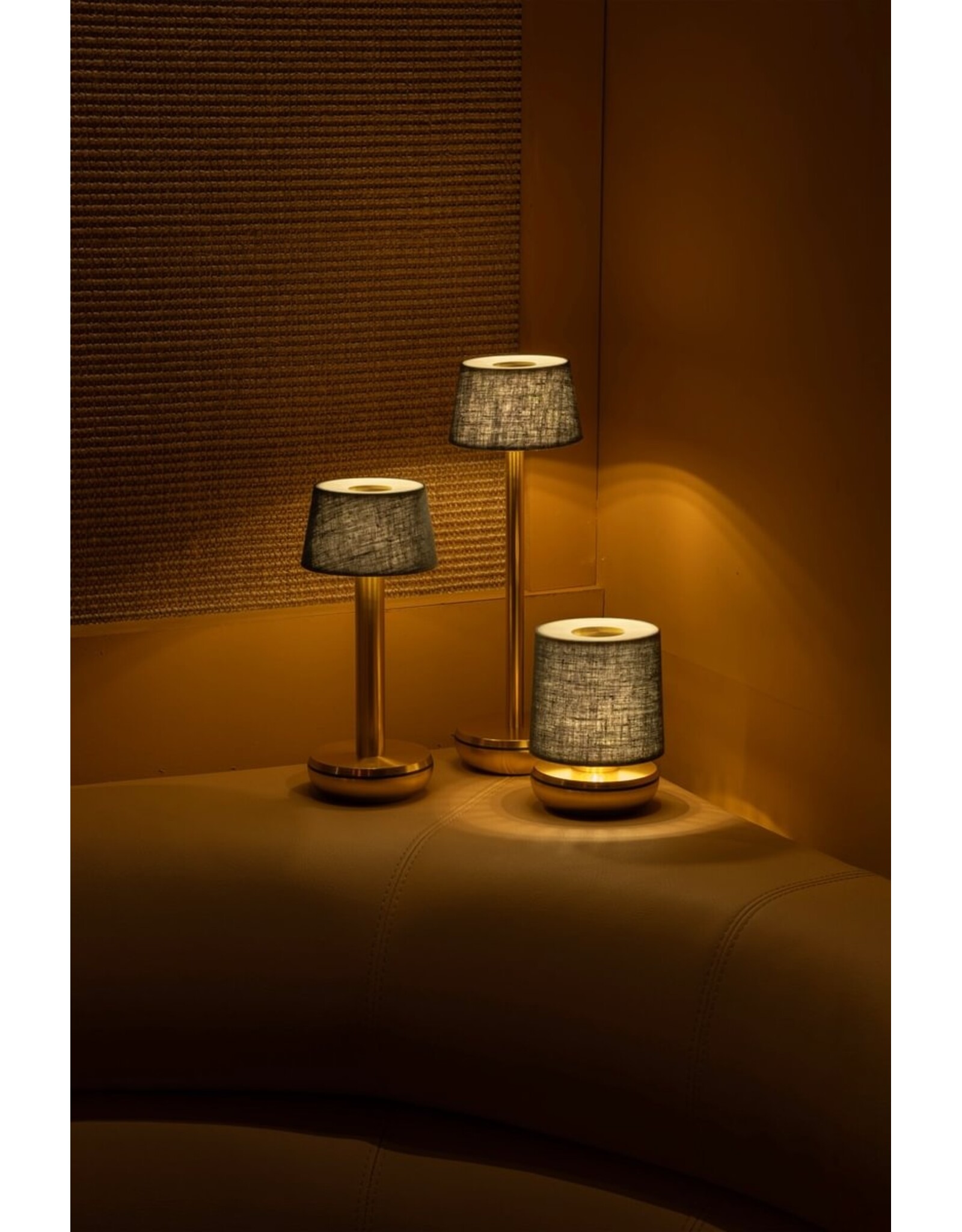 Humble Humble Air Horeca Table Light Bronze/Brown Linen, met zeer lange brandduur tot 140u