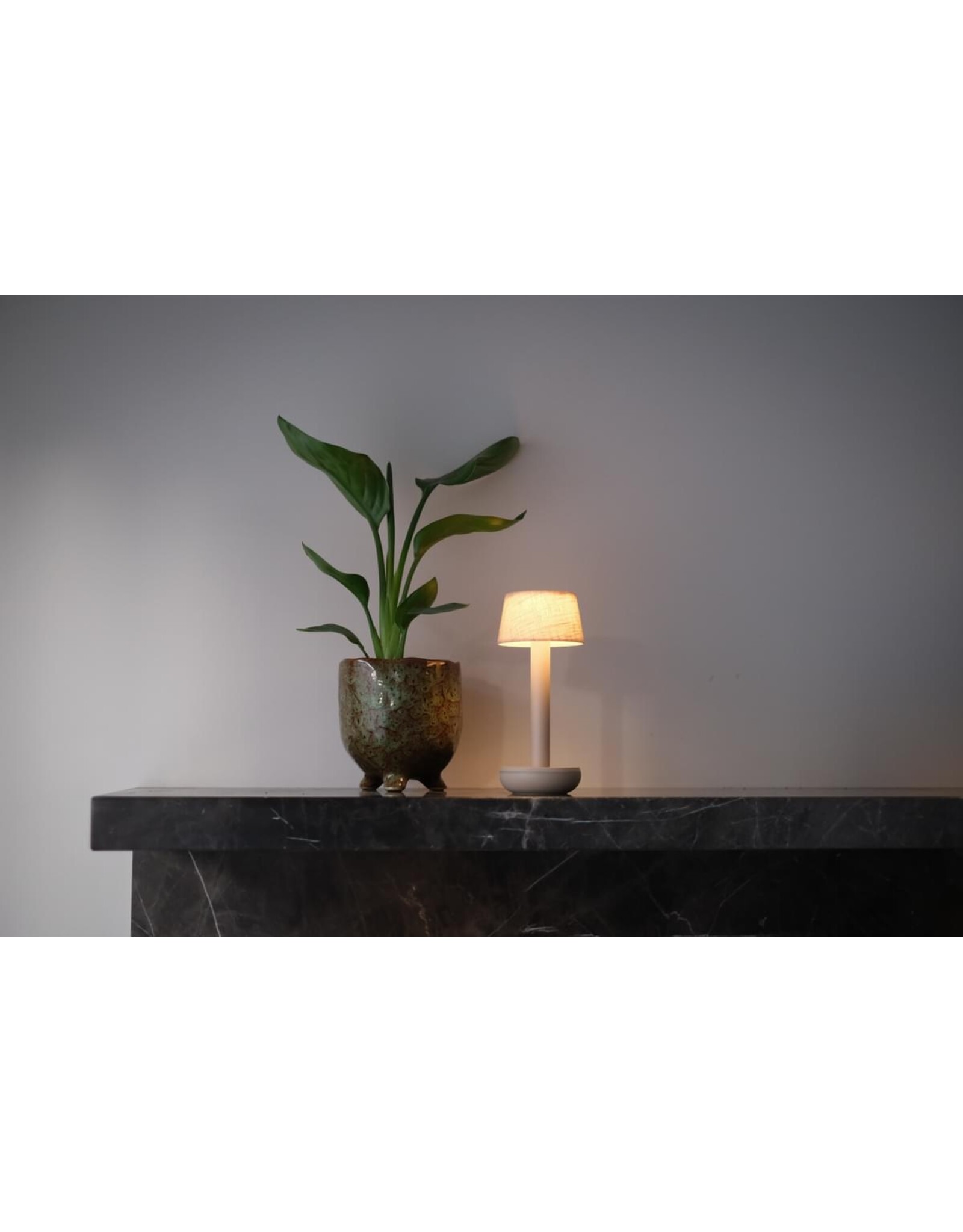 Humble Humble TWO Horeca Table Light Beige/Beige Linen, met lange brandduur tot 96u