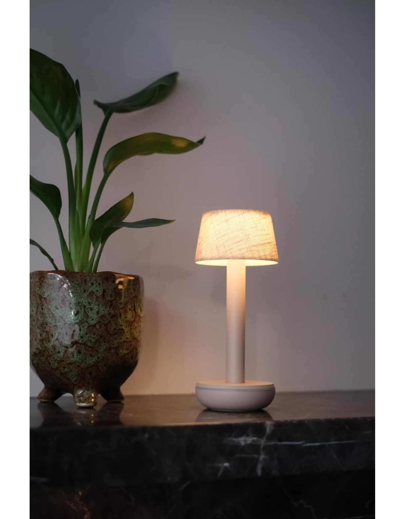 Humble Humble TWO Horeca Table Light Beige/Beige Linen, met lange brandduur tot 96u