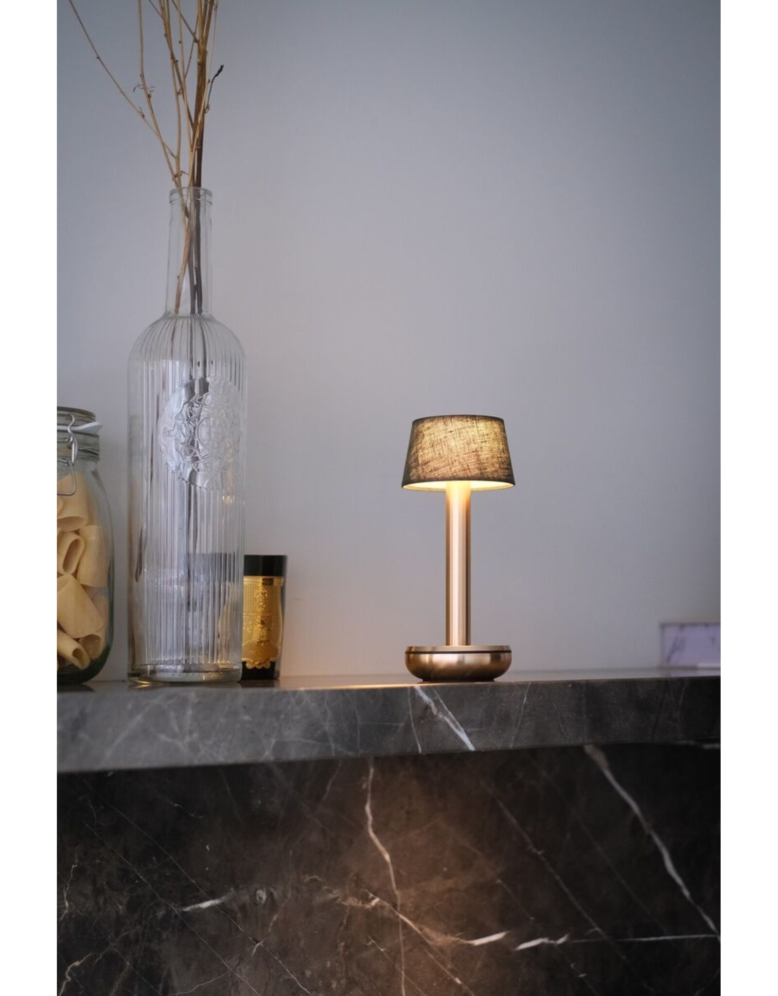 Humble Humble TWO Horeca Table Light Gold/Emerald Linen, met lange brandduur tot 96u