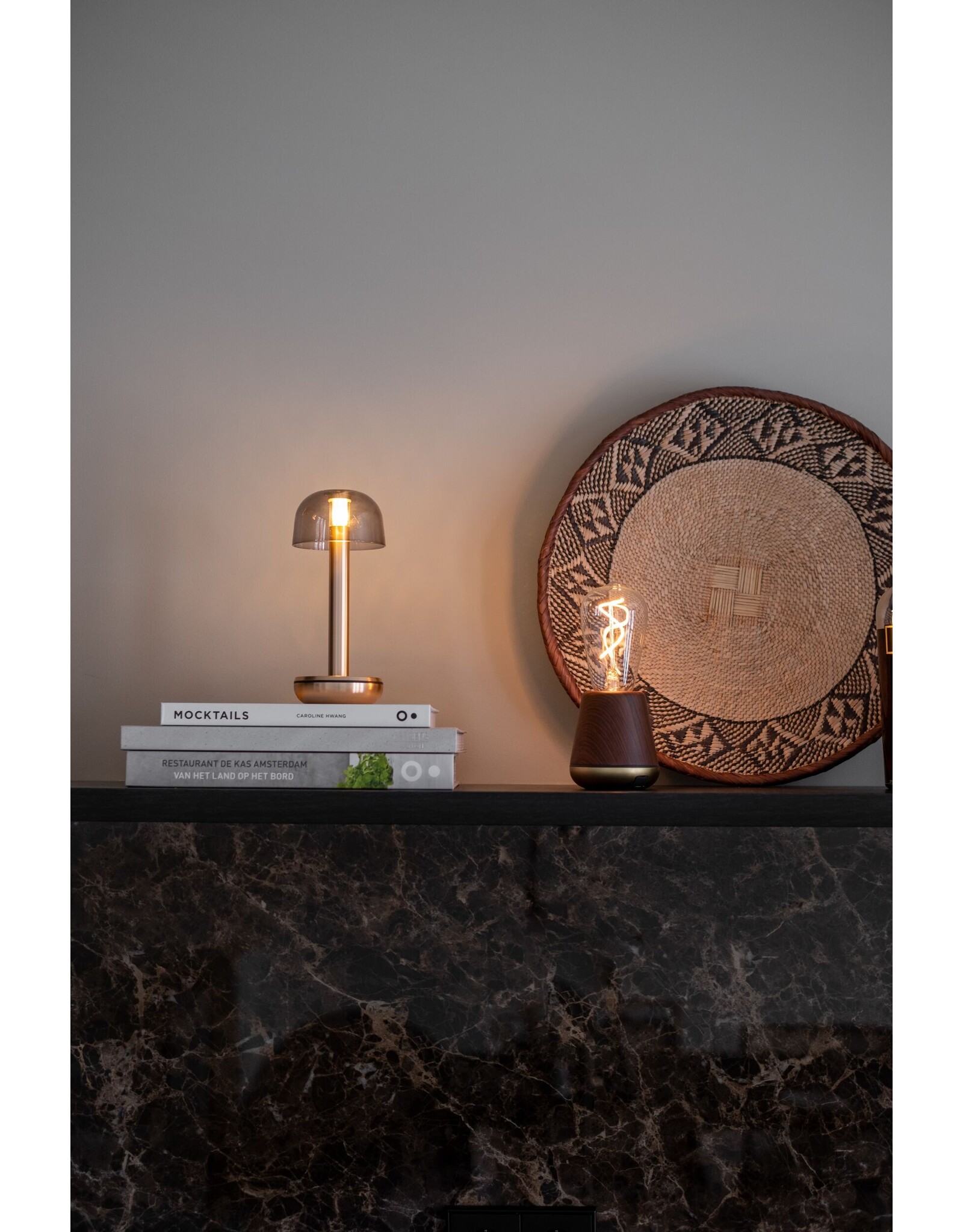 Humble Humble ONE Horeca Table Light Walnut, met zeer lange brandduur tot 140u