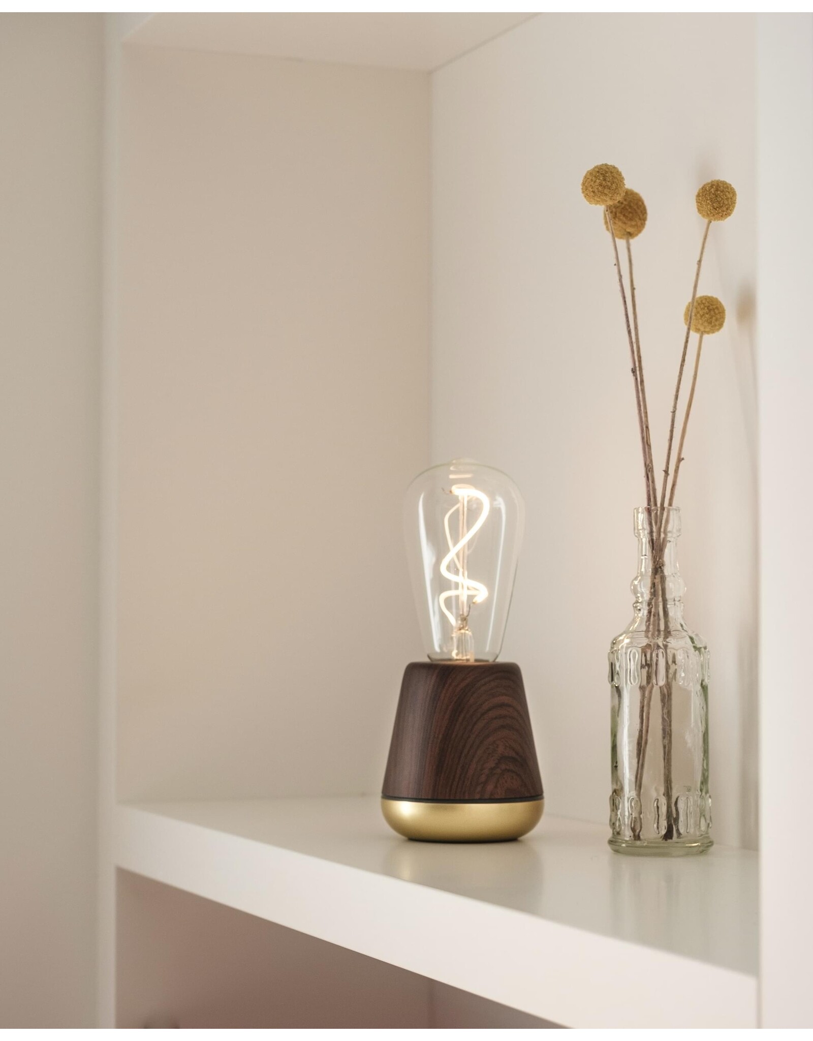 Humble Humble ONE Horeca Table Light Walnut, met zeer lange brandduur tot 140u