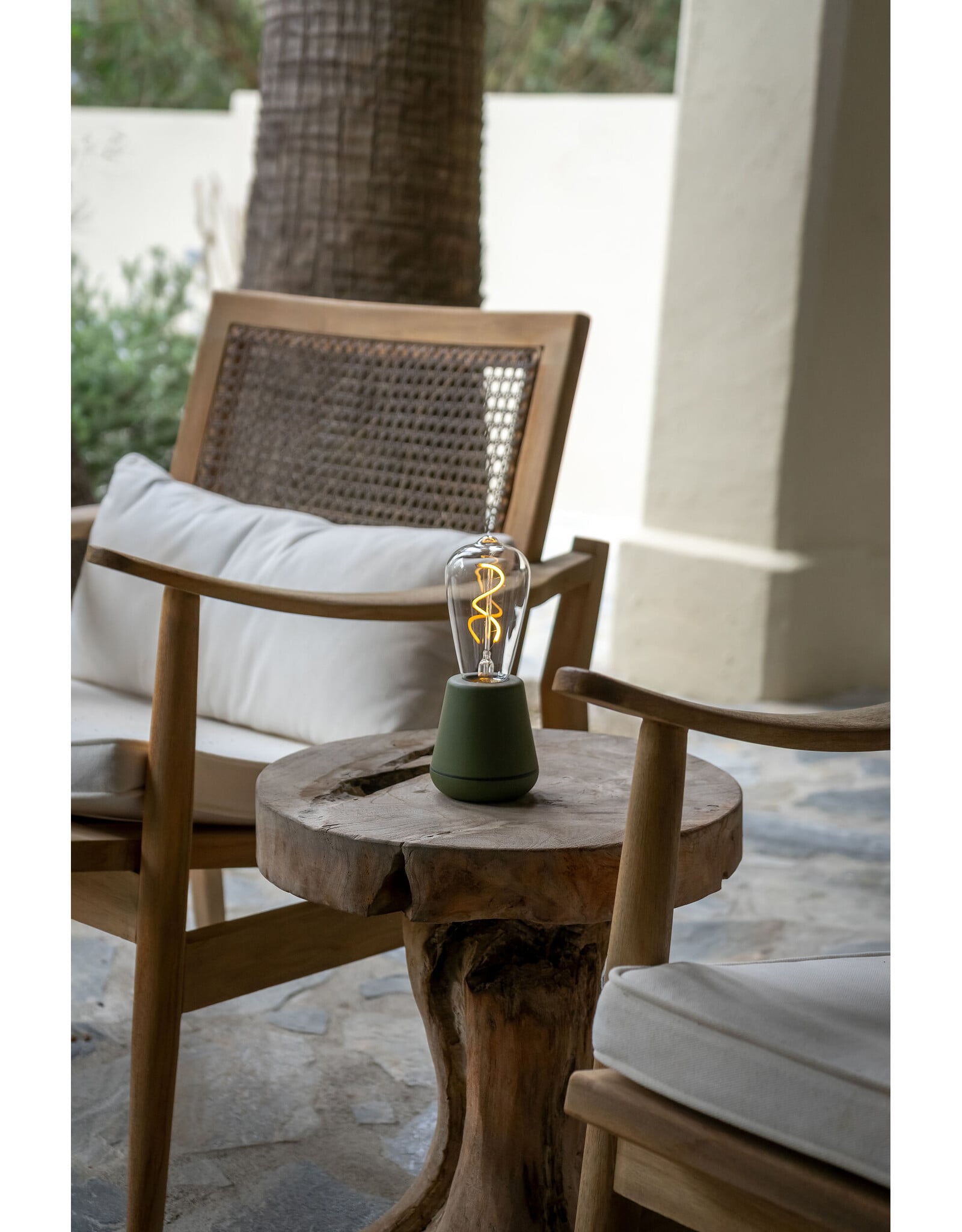 Humble Humble ONE Horeca Table Light Moss PET, met zeer lange brandduur tot 140u