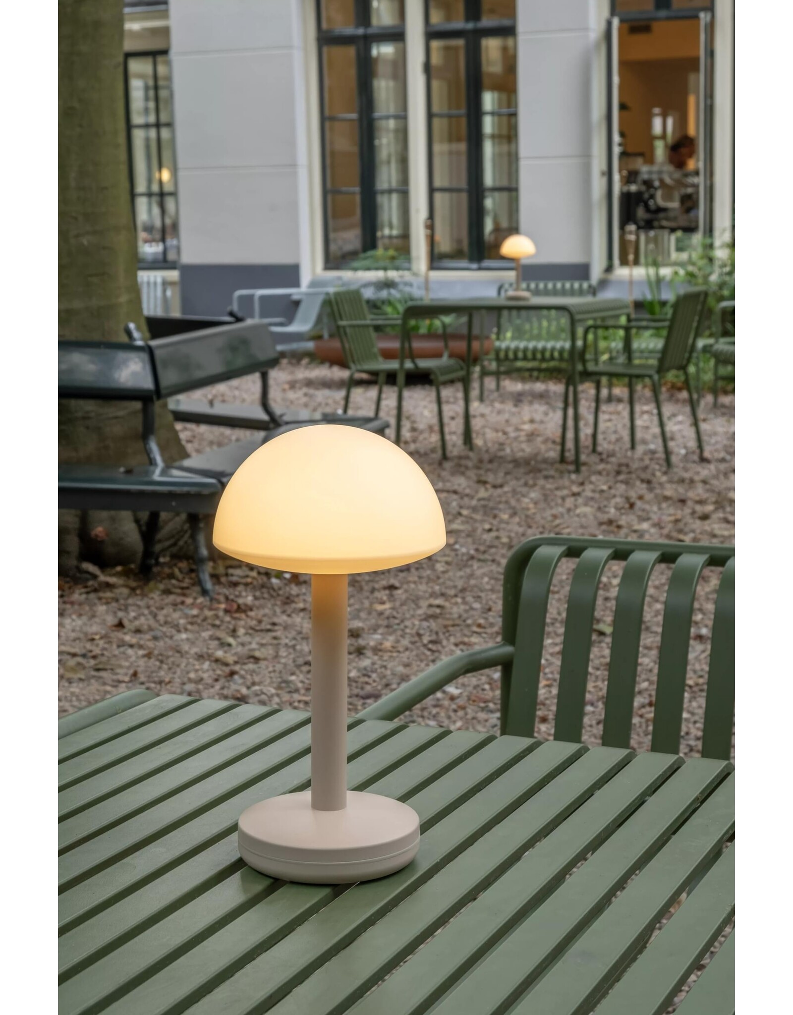 Humble Humble BUG Horeca Table Light Beige Frosted, met lange brandduur tot 90u