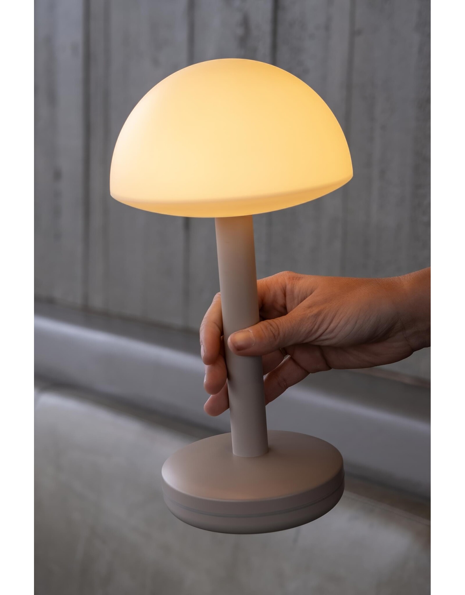 Humble Humble BUG Horeca Table Light Beige Frosted, met lange brandduur tot 90u