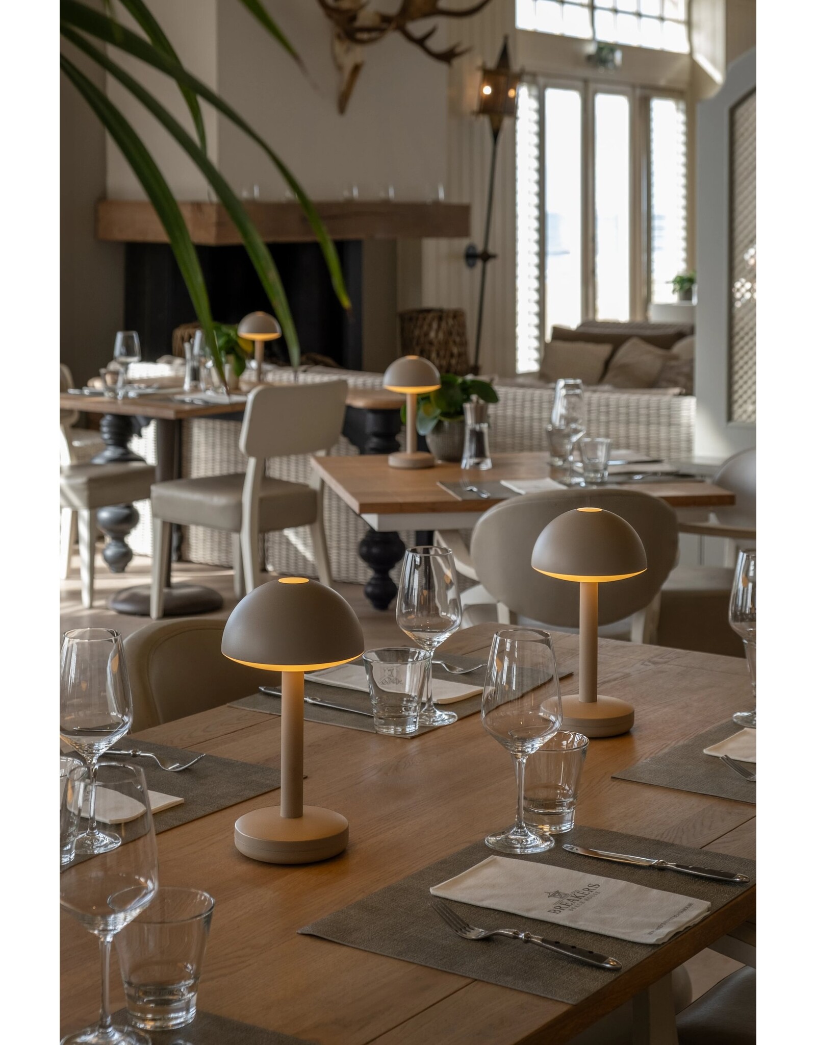 Humble Humble BUG Horeca Table Light Beige, met lange brandduur tot 90u