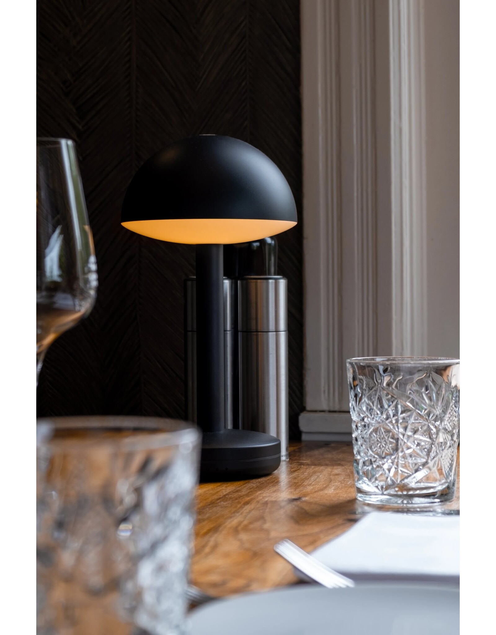 Humble Humble BUG Hospitality Table Light Black, with long burning time up till 90hrs