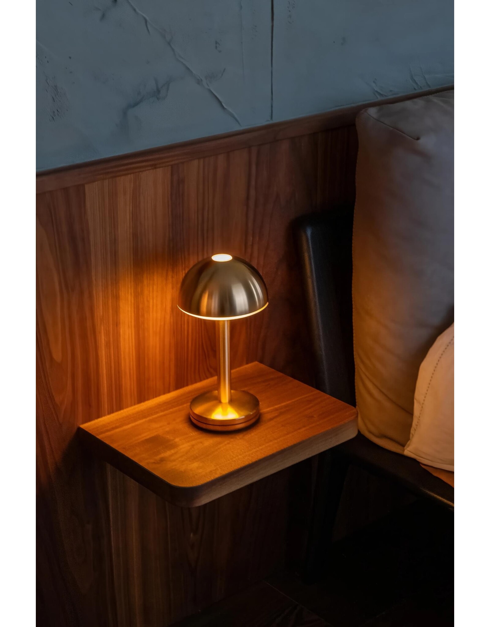 Humble Humble BUG Horeca Table Light Gold, met lange brandduur tot 90u