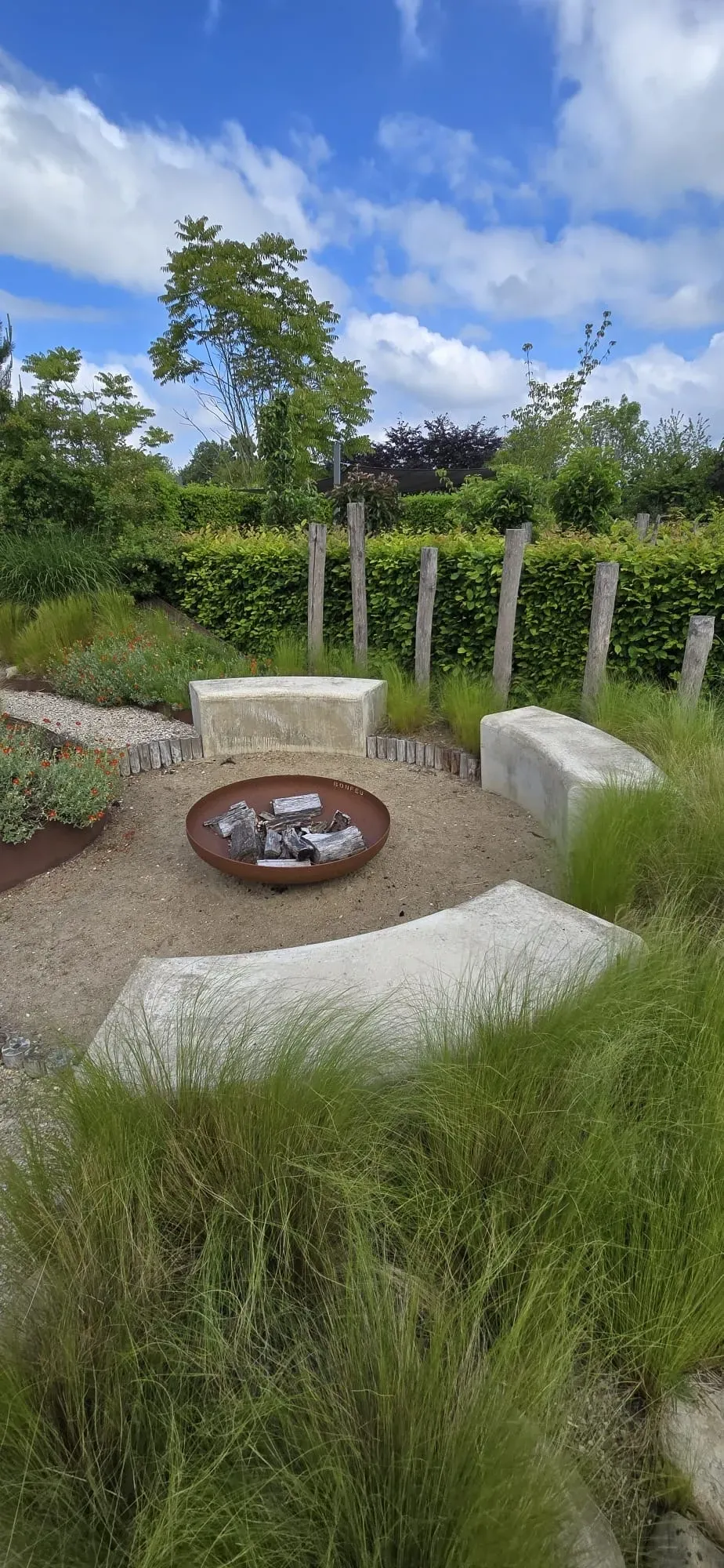 Unieke ronde betonnen tuinbanken gekocht op Betondingen.be