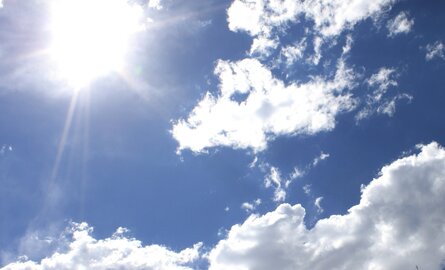 Zonwering bij hitte: snelle oplossingen die wél werken (en wat je beter niet doet)