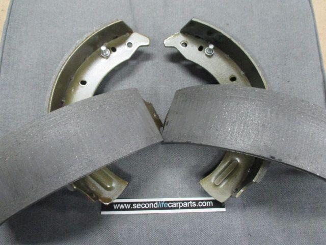 STC3945 | BRAKE SHOES FRONT 11 INCH 6 CYLINDER + V8 109