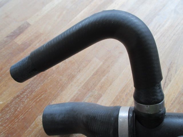 PEH101080  Top Radiator Hose Ds2