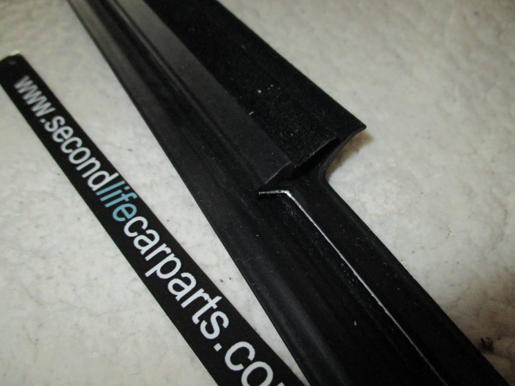 CGE500250  DOOR WAIST SEAL OUTER