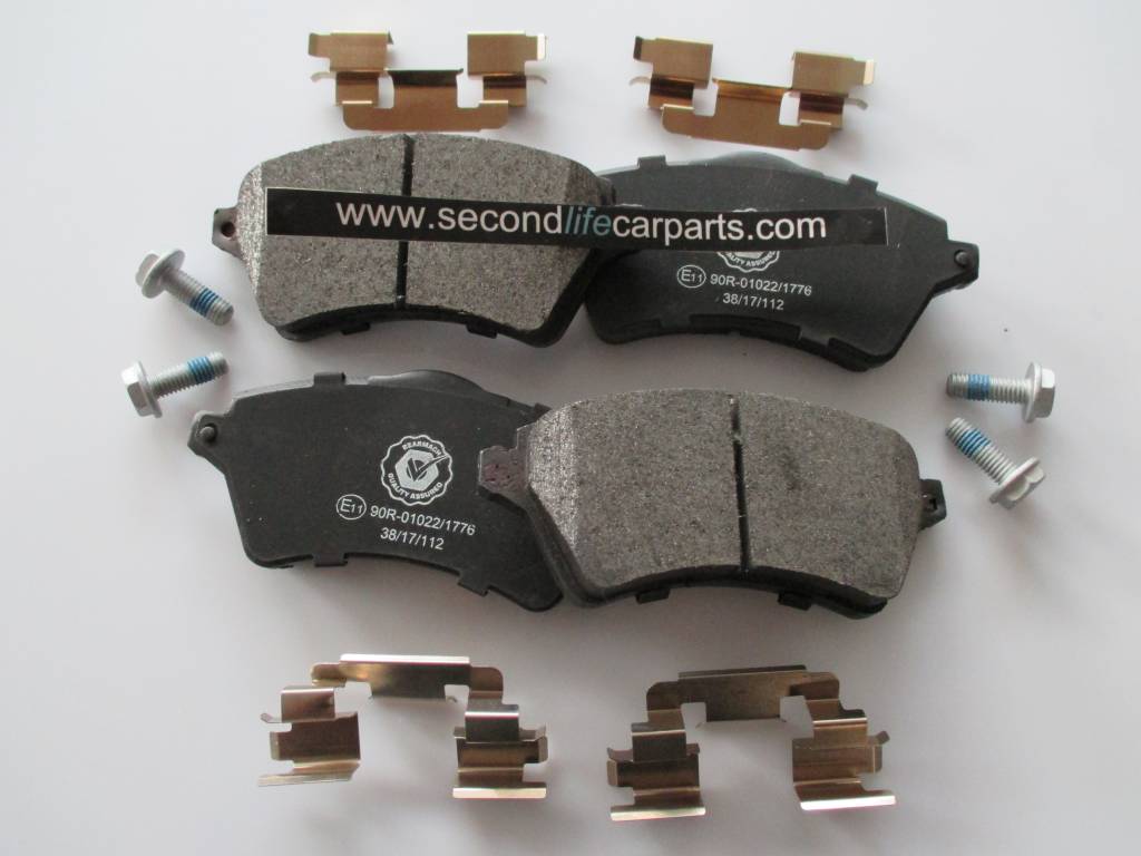 lr021899G  Brake Pads FRONT  Freelander