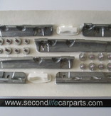 LR049928  ROOF RAILS & CROSSBARS FIXING KIT