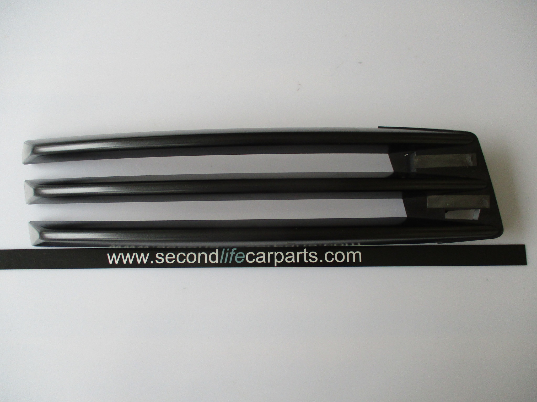 LR118369  INSERT  BUMPER  RH