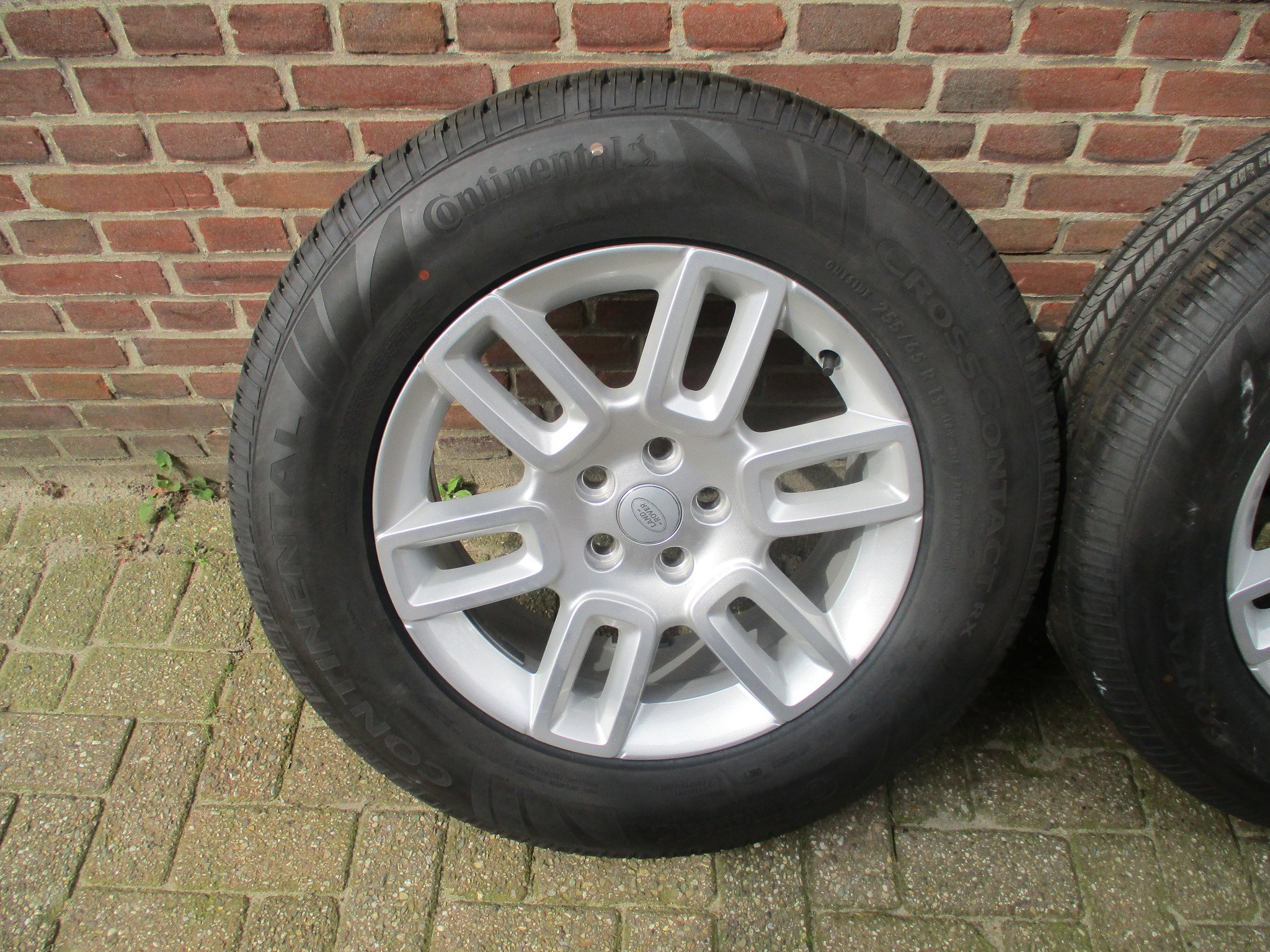 lr129107 19inch velgen met banden