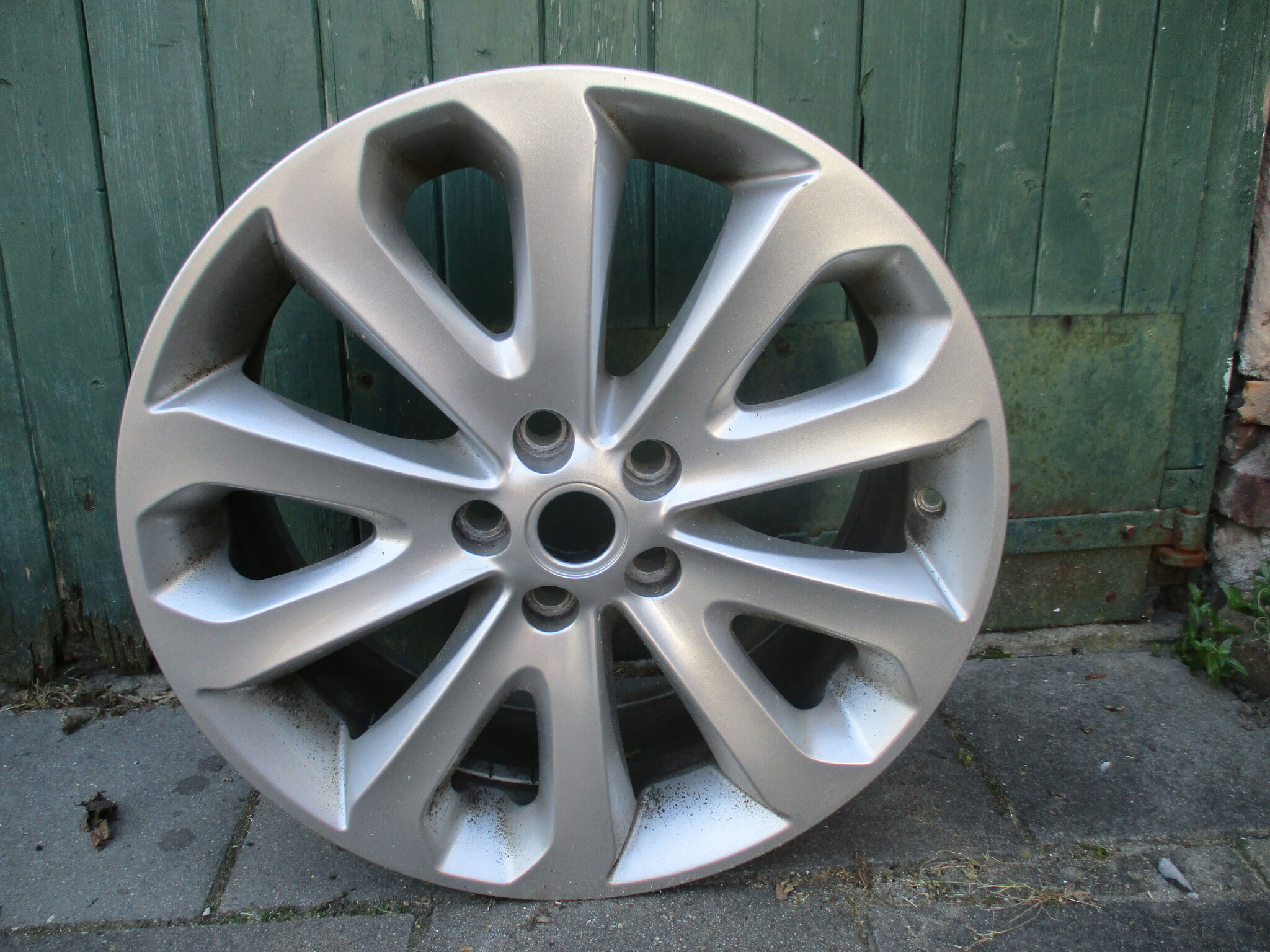 LR037745 20 INCH  Alloy Wheel