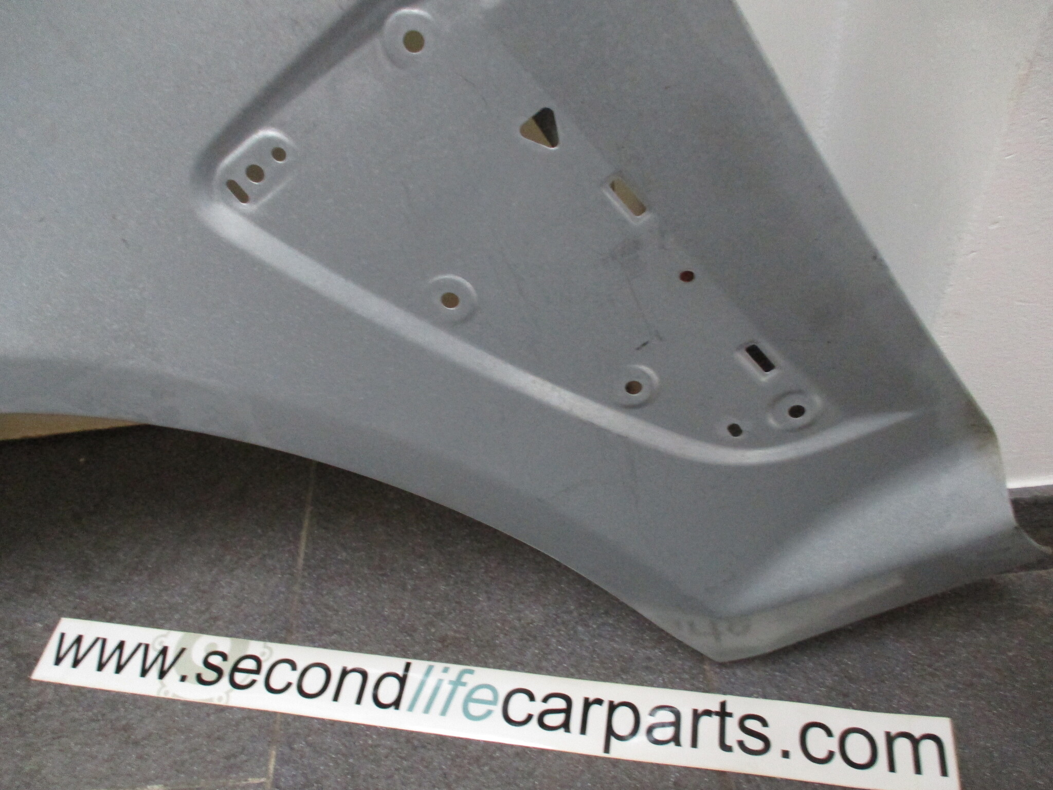 C2Z16959  FRONT Wing LH