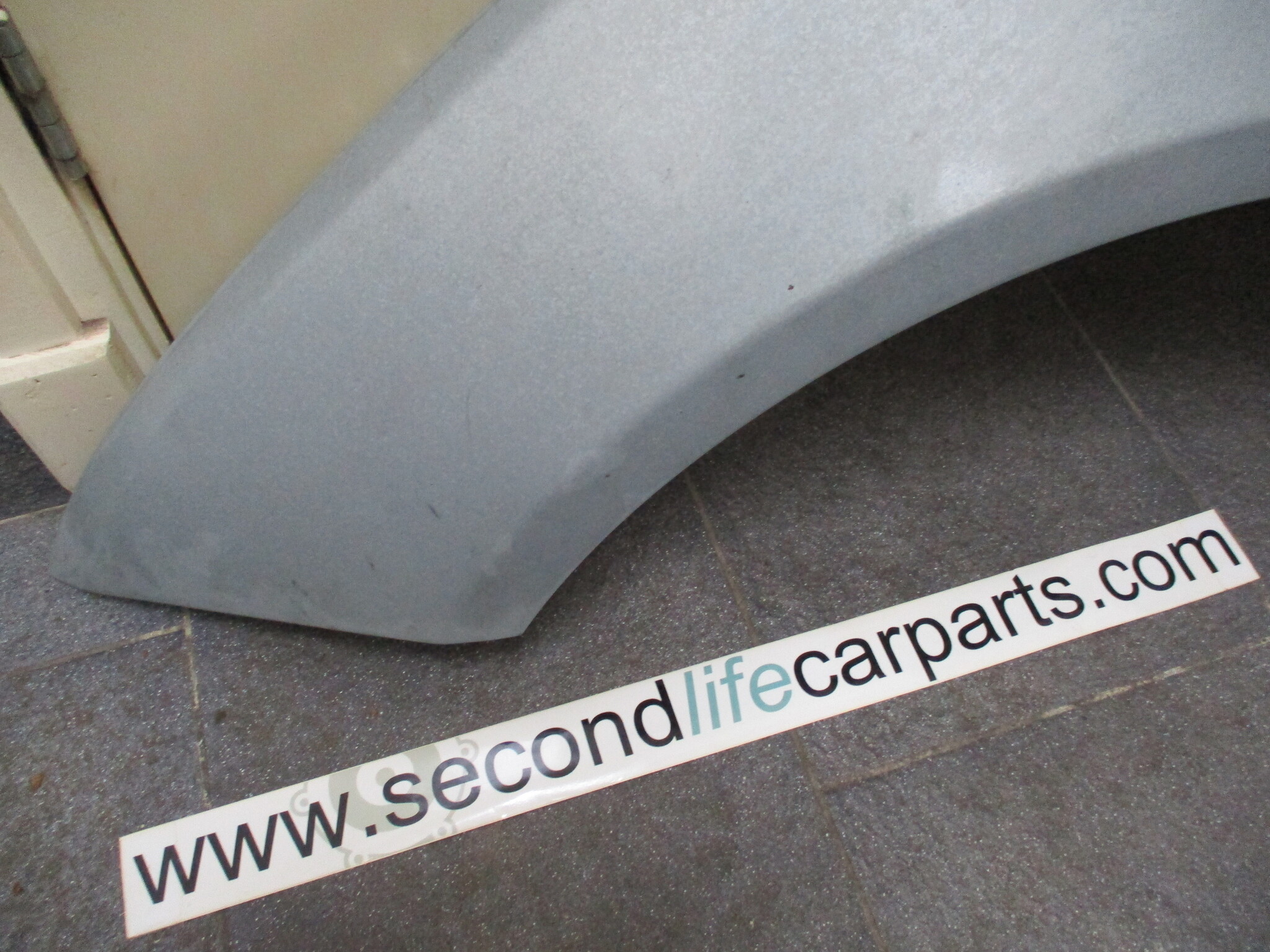 C2Z16959  FRONT Wing LH