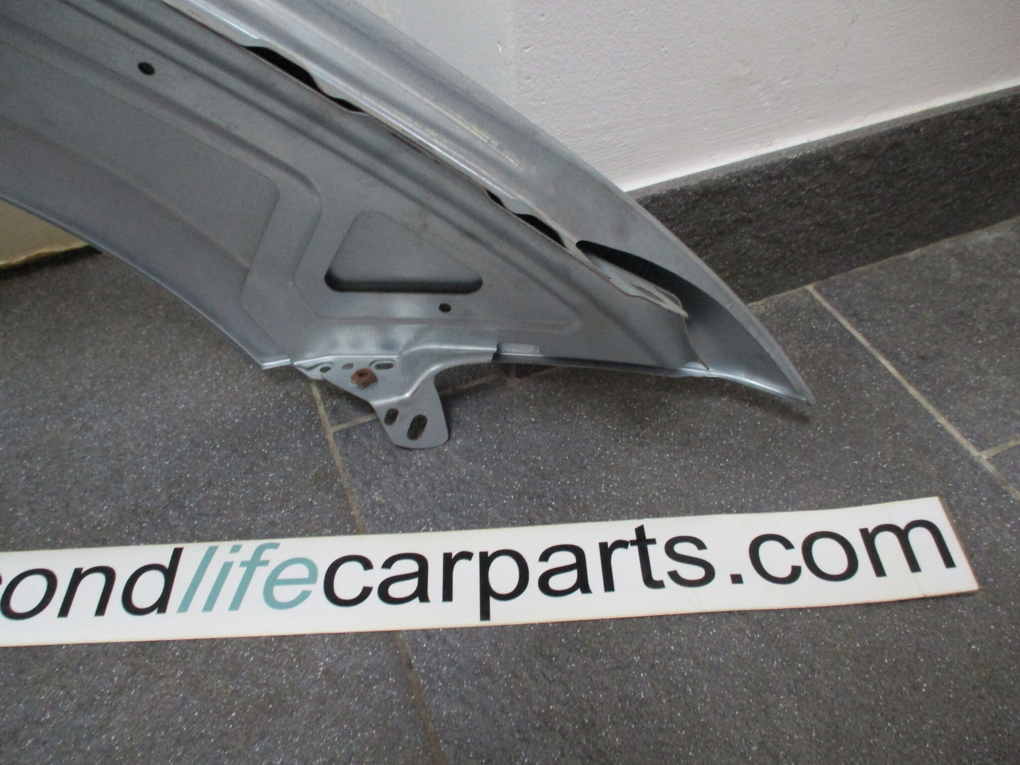 C2Z16959  FRONT Wing LH