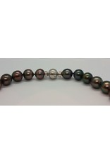 Een Tahitiparel collier met een 18 kt. wit gouden bolsluiting met diamant 0.15 ct.