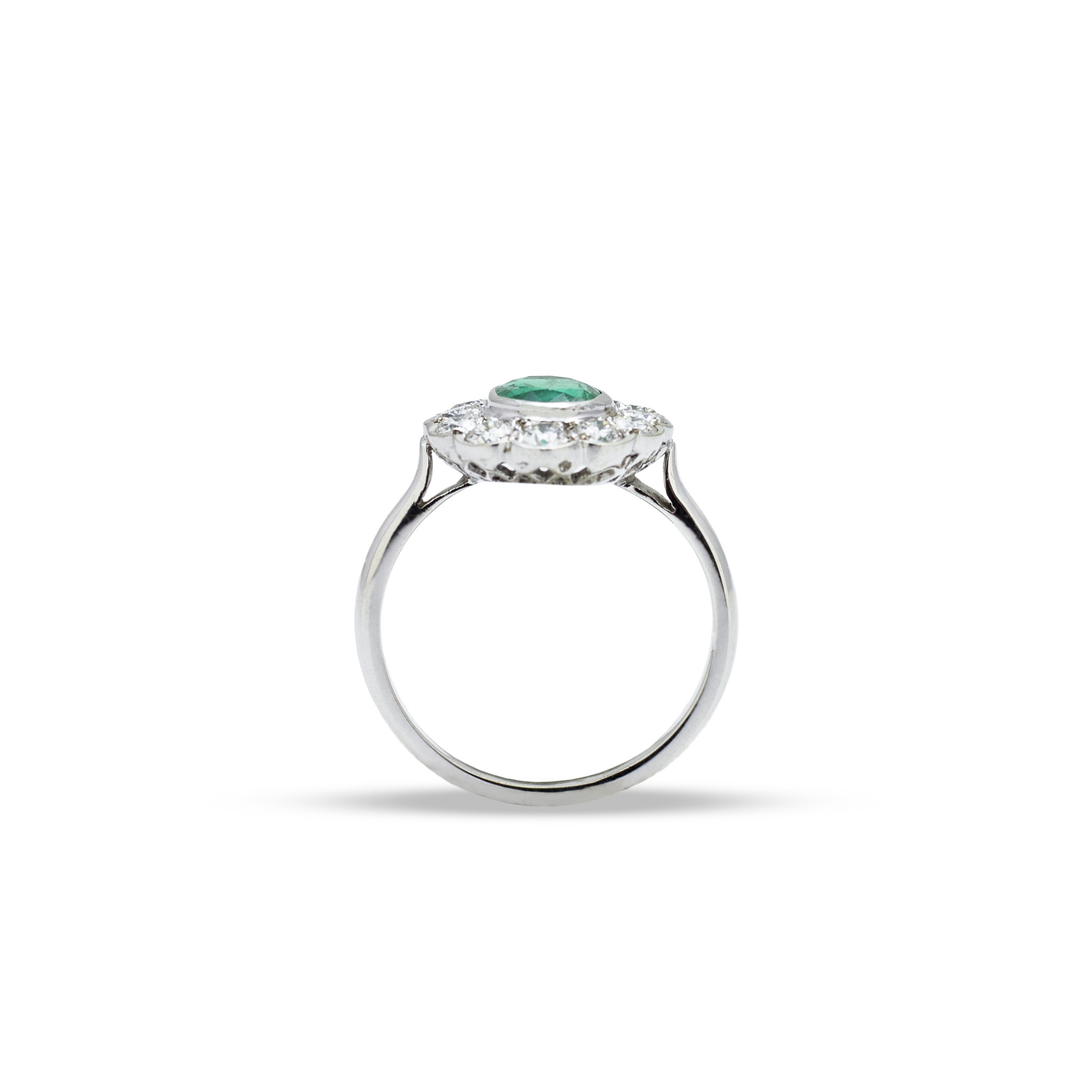 Private Label CvdK Private label CvdK  ring in 18 krt witgoud met een smaragd en diamanten