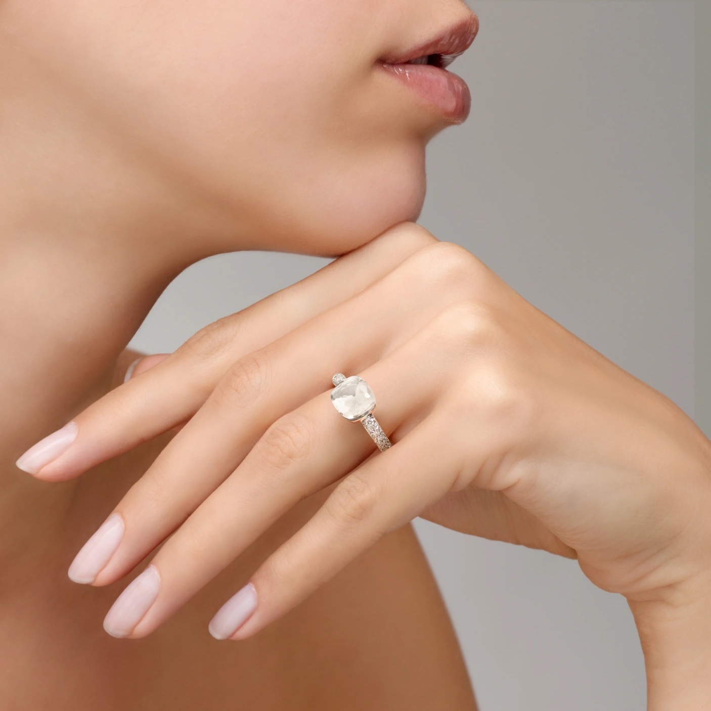 Pomellato Pomellato Nudo Petit ring in 18 krt. roségoud met witte topaas en witte diamanten