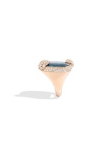 Pomellato Pomellato Ritratto ring in 18 krt. roségoud met blauwe topaas en witte diamanten