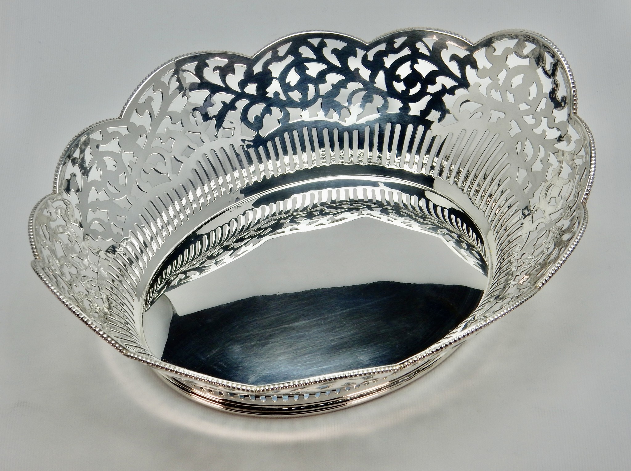 Broodmand in 925 zilver, ovaal van vorm, 270 mm lang lang