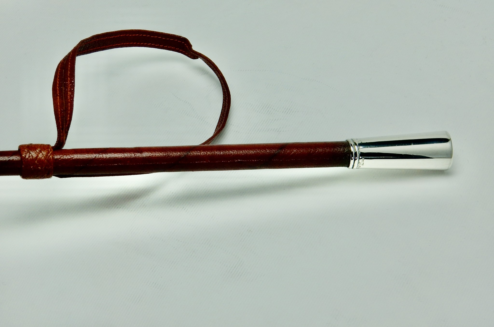 Lederen rijzweep met greep in 925 zilver, 85 cm lang