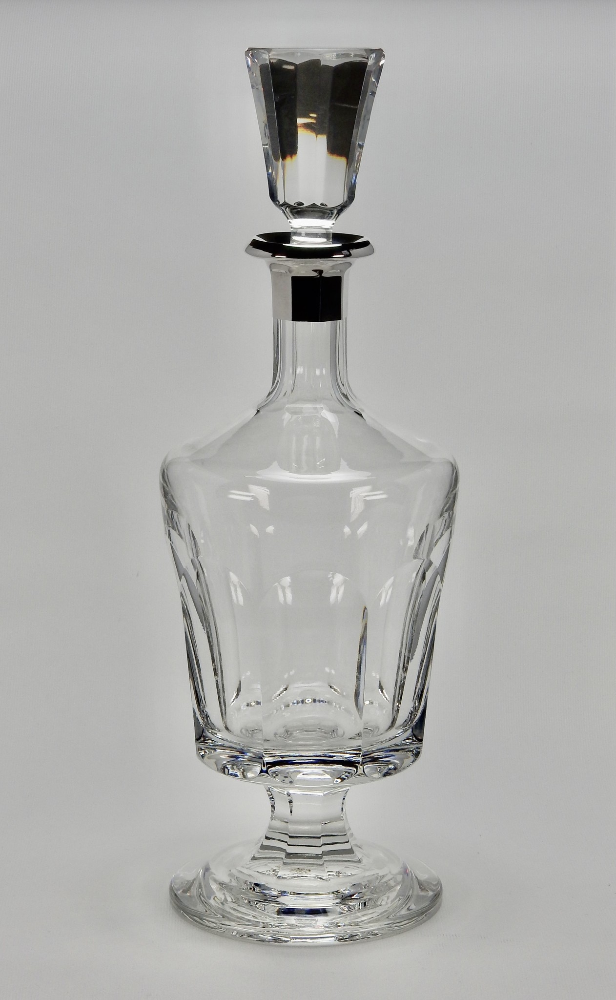 Hoge, zware kristallen karaf met hals in 925 zilver, 350 mm hoog