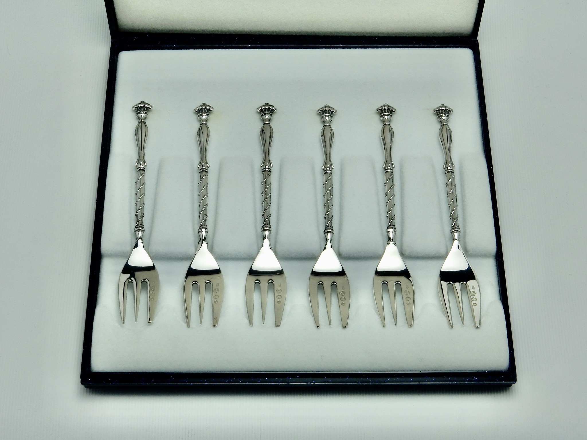 Zes taartvorkjes, kroonmodel, in 925 zilver, 116 mm lang