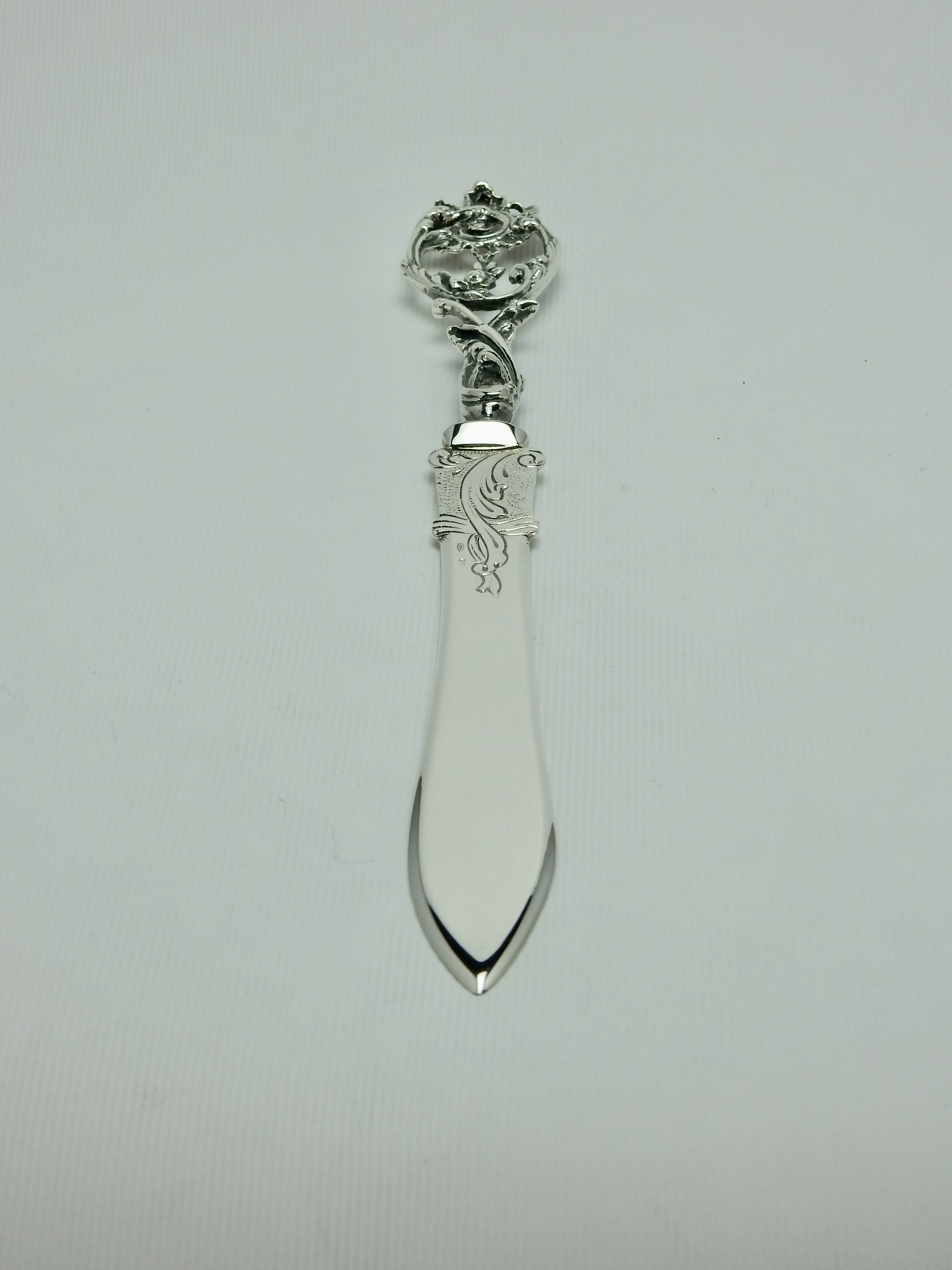 Fraai bewerkte briefopener in 925 zilver, 220 mm lang