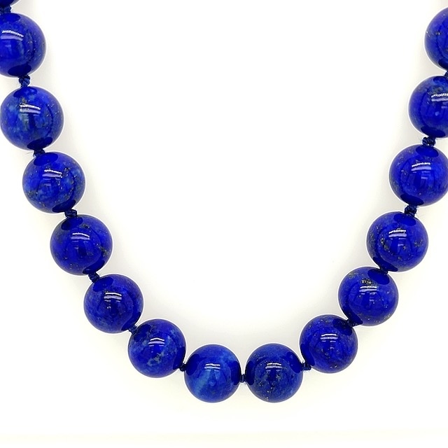 Private Label CvdK Private label CvdK collier van lapis lazuli met een sluiting in 14 krt. witgoud