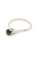 Private Label CvdK Private Label CvdK ring in 18 krt. witgoud met een zwarte diamant