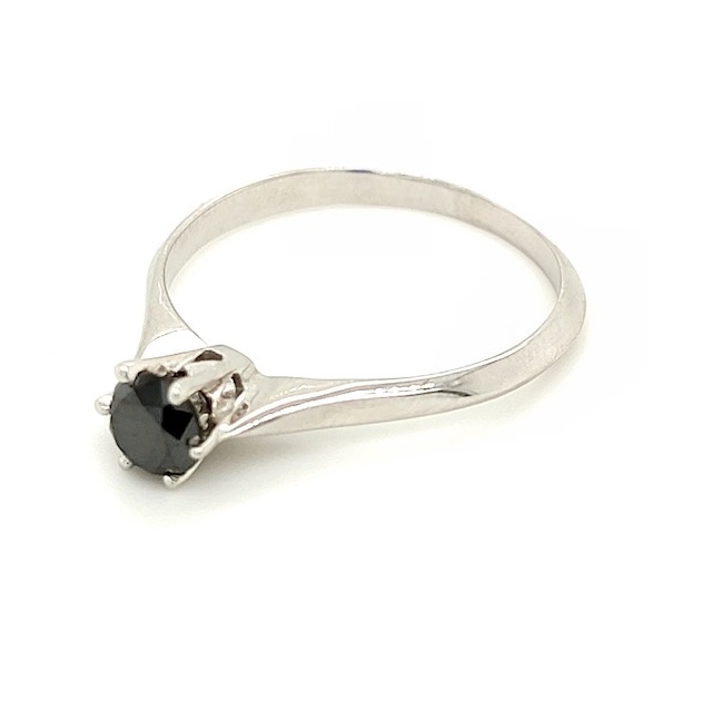 Private Label CvdK Private Label CvdK ring in 18 krt. witgoud met een zwarte diamant